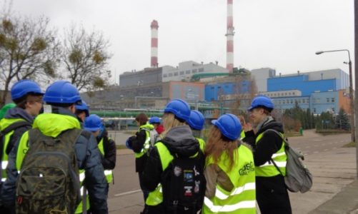 Słoneczna elektrownia od środka, generator z bliska