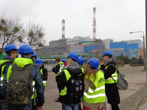 Słoneczna elektrownia od środka, generator z bliska