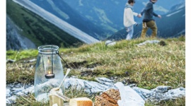 KUKBUK Wnętrza i Podróże - nowe wydanie specjalne wydawnictwa KUKBUK LIFESTYLE, Media - Na półki w dobrych salonach prasowych trafiło właśnie trzecie wydanie specjalne magazynu kulturalno-kulinarnego KUKBUK zatytułowane KUKBUK Wnętrza i Podróże. Jest to dwustustronicowe wydanie książkowe, w twardszej niż regularne numery pisma okładce.