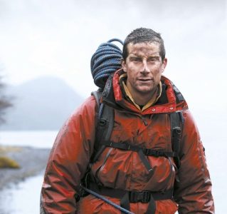 Bear Grylls uczy prezydenta survivalu