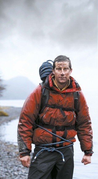 Bear Grylls uczy prezydenta survivalu