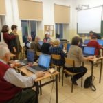 Uczniowie uczą seniorów. Akcja „Profesor wnuczek” w Białymstoku