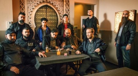 Nowy serial TNT „4 Blocks” LIFESTYLE, Media - Wystartowały zdjęcia do nowej produkcji TNT – „4 Blocks”. Sześcioodcinkowy miniserial to wstrząsający dramat rodzinny, który opowiada o losach arabskiego klanu, żyjącego w jednej z berlińskich dzielnic. Premiera planowana jest wiosną przyszłego roku.