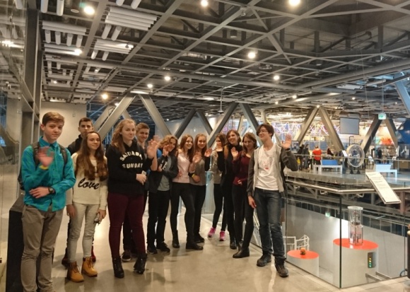 Białostoccy uczniowie w laboratorium Centrum Nauki Kopernika