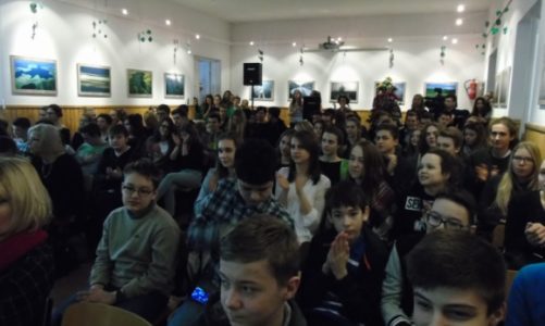 Sezon na pomoc. Szkoła przygotowała paczki dzieciom specjalnej troski
