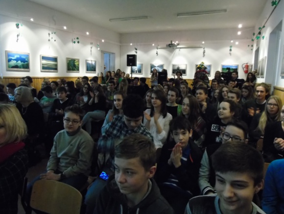 Sezon na pomoc. Szkoła przygotowała paczki dzieciom specjalnej troski