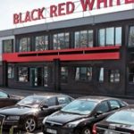 Black Red White w trakcie przetargu na dom mediowy