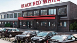 Black Red White w trakcie przetargu na dom mediowy