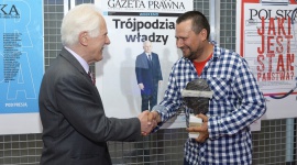 Artystyczna rzeczywistość zdominowała Finałową Galę XVI Konkursu GrandFront 2017 LIFESTYLE, Media - Na Wydziale Rzeźby ASP w Warszawie zakończyła się uroczystość wręczenia nagród w XVI edycji Konkursu na Prasową Okładkę Roku GrandFront 2017. Nagrodę główną zdobyła redakcja Dziennika Gazety Prawnej za okładkę wydania nr 135 z 2017 roku, której autorem jest Cezary Cichocki.