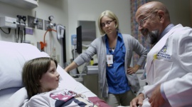 AMERYKAŃSKIE SZPITALE, W KTÓRYCH RATUNEK ZNALAZŁY DZIECI Z POLSKI LIFESTYLE, Media - Poruszające seriale dokumentalne „Szpital Dziecięcy - Kansas” i „Szpital Dziecięcy - St. Louis” emitowane w telewizji Active Family odkrywają codzienność prestiżowych amerykańskich szpitali, do których po ratunek przybywają dzieci z całego świata, również z Polski.