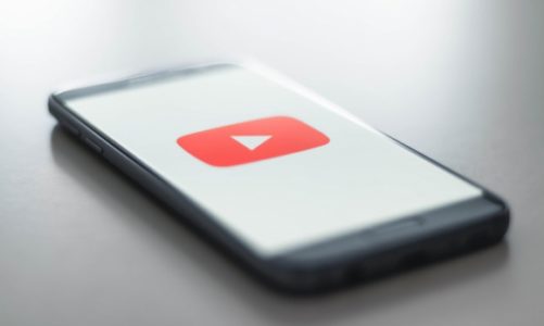 Jak epidemia koronawirusa wpływa na oglądalność filmów na YouTube?