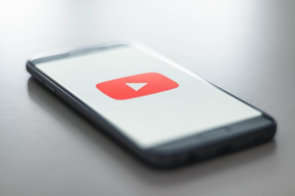 Jak epidemia koronawirusa wpływa na oglądalność filmów na YouTube?
